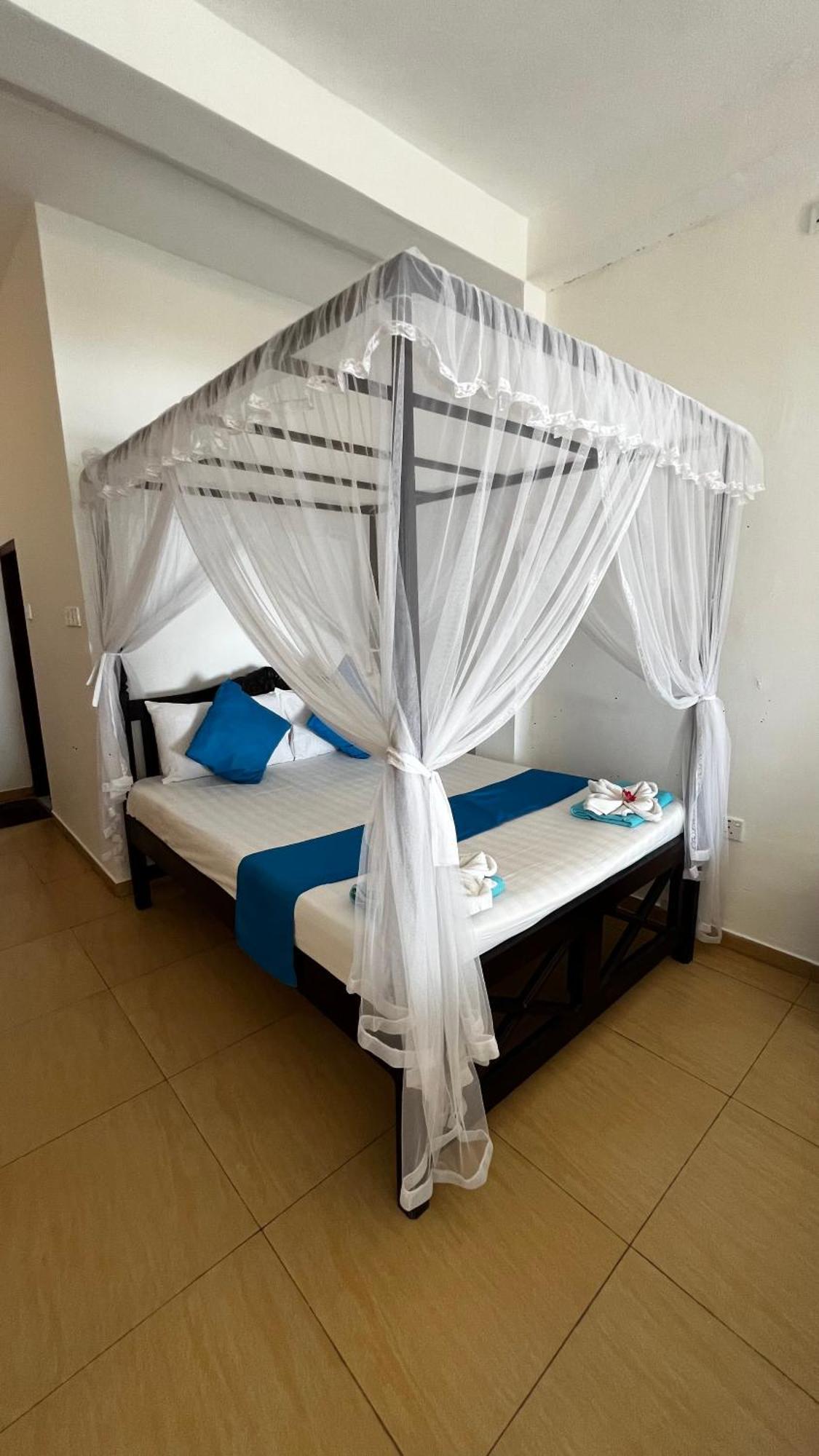 Prana Beach Hotel Ex Guli Hikkaduwa Buitenkant foto